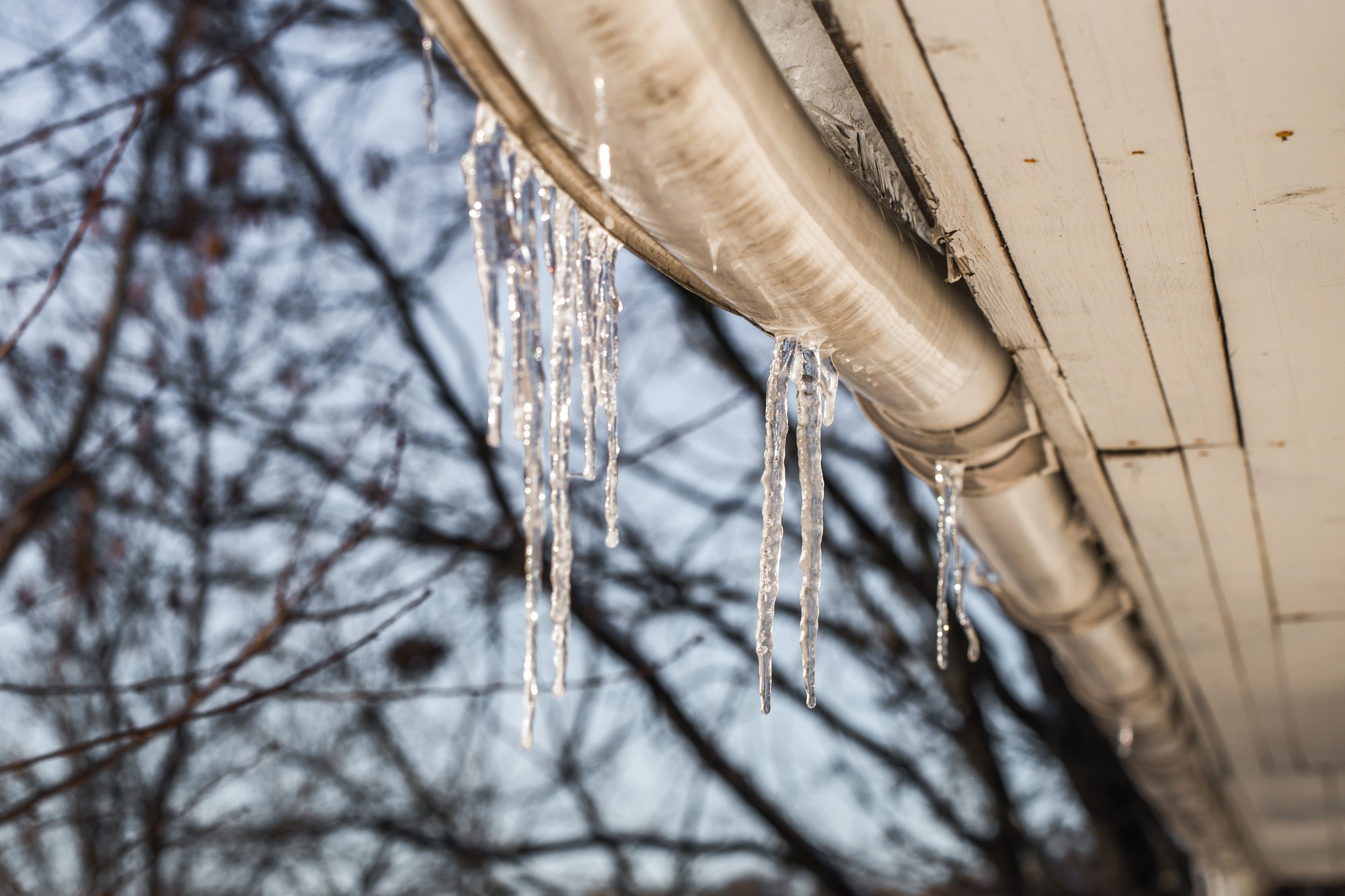 ice-icicles-on-the-roofs-of-houses-2025-03-31-19-06-25-utc (1)